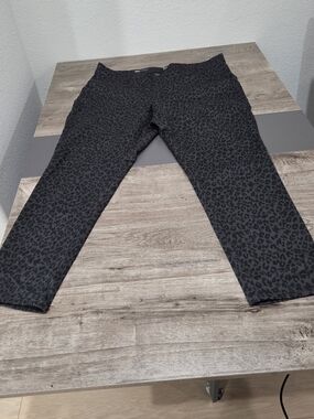 Anna Black Leopard Print Skinny Jeans Never Worn.